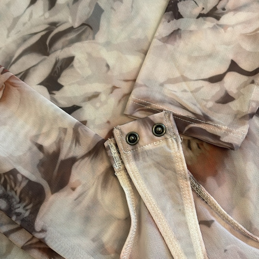 NWT Express sheer bodysuit- M - Picture 4 of 6